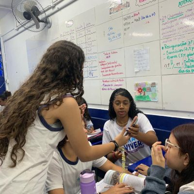 Escola Municipal Bolívar promove atividade interdisciplinar para conhecer o perfil identitário dos seus alunos