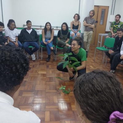 Saberes tradicionais, tipos de ervas e visita à Agrofloresta do MUDA/UFRJ com apoio do LUTES/UFRJ e do TTC (Terra, Trabalho e Cuidado)